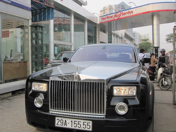 Lamborghini và Rolls-Royce Phantom 'hẹn hò' ở cây xăng tại Hà Nội ảnh 7